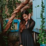 Akshaya Udayakumar Instagram - Is this shy 🤔?🖤 Pc:-@hyper__kris Costume:-@queen_bee_suji