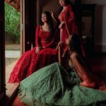 Akshaya Udayakumar Instagram - Bridal series by @barakahdesignhouse ✨ . Outfit: @barakahdesignhouse In frame: @aiswarya_rashmi @naatya_ @akshaya__udayakumar Shot by:@karthiknair95 Makeup: @anjalisnair_makeup Production: @candidstoriesbykarthik Team: @hariprasad.harish @imthiyas_ia @ameer__ami_ . . . . . #bridalcollection #indianbride #bridesinspo #lehenga #keralabride #southindianbrides #blousepatterns #blouseback ##handembroidery #bridalblousedesigns #southindianfashion #bridalaffair #bridalstyling #barakah #barakahdesignhouse