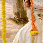 Akshaya Udayakumar Instagram - ♥️✨ With @pooj_a_s_ Shot : @karthiknair95 Production : @candidstoriesbykarthik Lighting and assistance : @dileepraj.drc , @_naveenprakash Costume : @swaraahdesigns | @swathi_sukumar isukum Make-up : @anjalisnair_makeup Decor : @golden_wedding_company | @golden_gireesh Jewelry : @akshayagold_palakkad Location : @udayaayurveda Creative direction : @pictureprodigyy Thanks to : @___darsan___ , @frames.by.hari @samsibinofficial 🤗