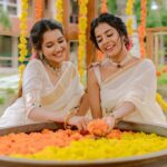 Akshaya Udayakumar Instagram - Happy onam✨ With @pooj_a_s_ Shot : @karthiknair95 Production : @candidstoriesbykarthik Lighting and assistance : @dileepraj.drc , @_naveenprakash Costume : @swaraahdesigns | @swathi_sukumar isukum Make-up : @anjalisnair_makeup Decor : @golden_wedding_company | @golden_gireesh Jewelry : @akshayagold_palakkad Location : @udayaayurveda Thanks to : @___darsan___ , @frames.by.hari @samsibinofficial 🤗 Udaya Ayurveda Resort