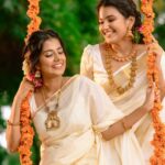 Akshaya Udayakumar Instagram - "LAVANYAM "✨ Wishing you all a very happy Onam from our team♥️ With @pooj_a_s_ Shot : @karthiknair95 Production : @candidstoriesbykarthik Lighting and assistance : @dileepraj.drc , @_naveenprakash Creative direction: @pictureprodigyy Costume : @swaraahdesigns | @swathi_sukumar isukum Make-up : @anjalisnair_makeup Decor : @golden_wedding_company | @golden_gireesh Jewelry : @akshayagold_palakkad Location : @udayaayurveda Thanks to : @___darsan___ , @frames.by.hari @samsibinofficial 🤗 Udaya Ayurveda Resort