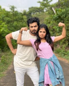 Akshaya Udayakumar Instagram - We are like a small gang 🫂🤍@abishek_udayakumar_