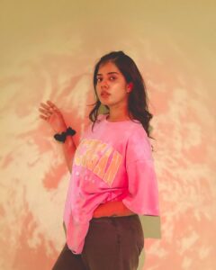 Akshaya Udayakumar Instagram - Golden hour bb 💋

Pc:- @ganesh_fantasia 💫