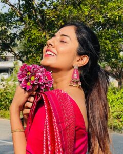 Akshaya Udayakumar Instagram - Happy 400k fam💗
We are growing and glowing !
It not just “thanks” , i’m really greatful for all this LOVE & SUPPORT 💗