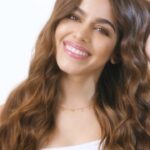 Alaya F Instagram - It’s no secret I trust @kerastase_official’s Elixir Ultime serum blindly when it comes to haircare. I use about 1-2 pumps of the serum after I wash my hair and it makes my hair look so nourished, shiny and smooth ✨ And oh! I must also tell you that it smells divine. Elixir Ultime is one product that goes with me no matter where I go. You can now get your hands on the iconic product at a luxury Kérastase salon near you or at their exclusive online store www.kerastase.in. Go add that radiant shine to your hair and thank me later❤️✨ #AD #KerastaseIndia #ElixirUltime