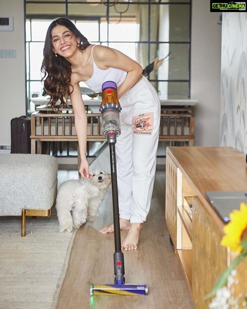 Alaya F Instagram - The best cleaning partners one could ever ask for - MJ and my @dyson_india V12! 💜 #DysonIndia #DysonHome #collaboration