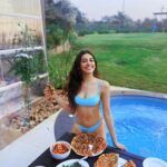 Alaya F Instagram - Posting images of pizzas and a hot tub while I’ve been sitting in this awful Mumbai traffic for the last 2 hours 🙃 Wearing @flawedbyshaleen Styled by @mohitrai @shubhi.kumar