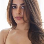 Alaya F Instagram - If you know what the F in my name stands for, you know why I had to twin with my couch 🤣🤪 Photos by @trishasarang Make up by @mitalivakil Hair by @hot.hair.balloon Styled by @mohitrai @shubhi.kumar @teammrstyles Dress @ferliose Jewellery - @mp.joyas Shoes- @jeffreycampbell