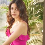 Alaya F Instagram - Pinky promise you’ll watch #AlmostPyaar on Feb 3rd 2023?😛💓 All dressed up for #almostpyaarwithdjmohabbat promotions at Mood Indigo IIT 💕 Photos by @trishasarang Styled by @mohitrai @shubhi.kumar @tarangagarwalofficial @teammrstyles Hair by @hairstylist_madhav2.0 Make up by @makeupbyriddhima Outfit- @revolve @nykaafashion Jewellery - @inezeofficial Shoes- @egoofficial