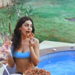 Alaya F Instagram - Posting images of pizzas and a hot tub while I’ve been sitting in this awful Mumbai traffic for the last 2 hours 🙃 Wearing @flawedbyshaleen Styled by @mohitrai @shubhi.kumar