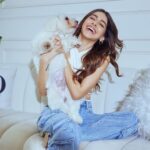 Alaya F Instagram - Swipe for some smiles 😄🥰 Photos by @dinesh_ahuja Styled by @mohitrai @shubhi.kumar @teammrstyles Hair by @souravroy_1999 Make up by @taniadhingra Top @clubllondon @frisky.in Pants- @madison_onpeddar Jewellery - @tanzire.co