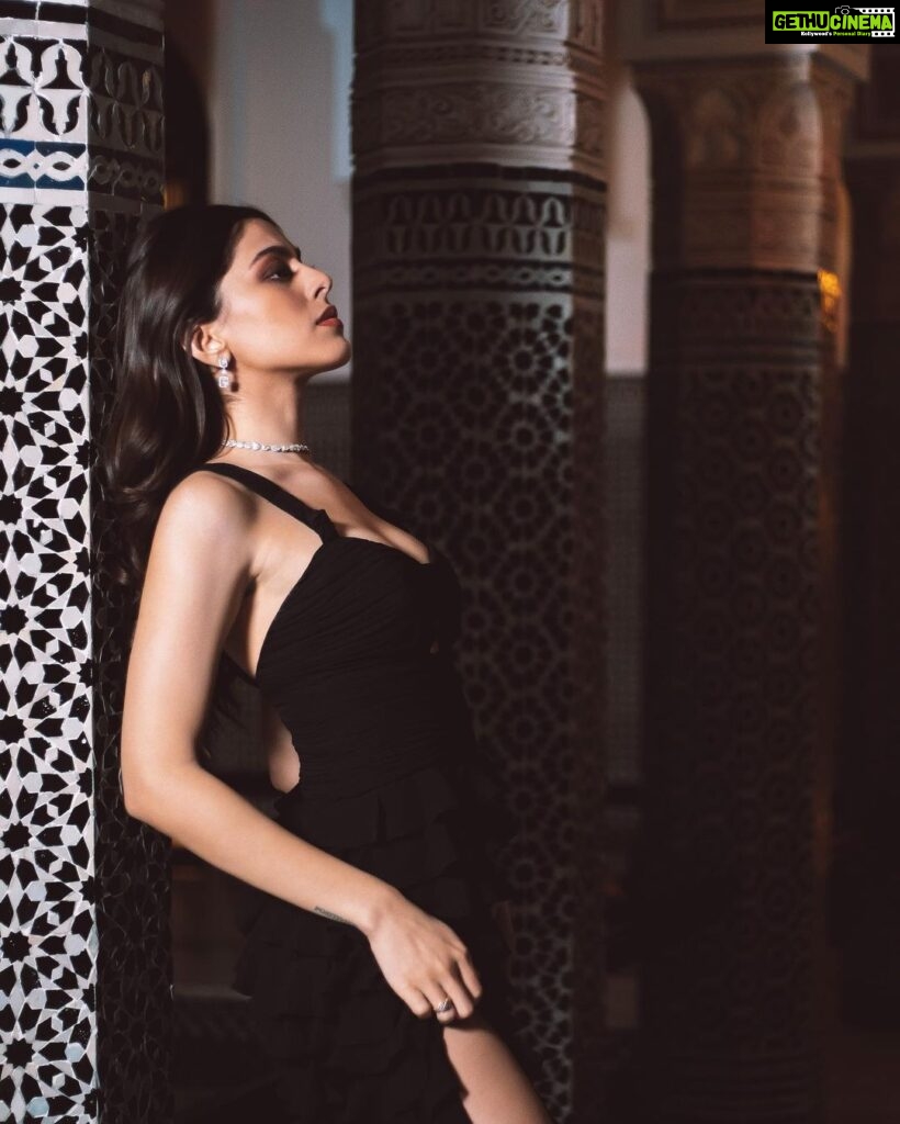 Alaya F Instagram - Moments in Marrakech🖤 Outfit by @shehlaakhan , styled by @tanghavri , hair by @mathieulaudrel , make up by @marianfilali , images by @marrakechphotographe La Mamounia Marrakech