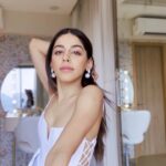 Alaya F Instagram - Please excuse this pointless reel😅 i got ready early for brunch and the lighting was good so thought I’d make you look🤷🏻‍♀️😋