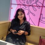 Alphy Panjikaran Instagram - Be happy🦋 Be bright🌼 Be you🕊 @an._____u 📸 #happiness #wednesday #weekday #movie #time #enjoy #withfriends #picoftheday #black #love #peace #life #kochi #kochidiaries central square mall, M. G. Road