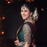 Alya Manasa Instagram - Baby doll @alya_manasa Makeup/hair/styling : @vijiknr Jewelery: @bronzerbridaljewellery Lash & lens: @bronzerlensnlashes Costume: @ivalinmabia Photography: @aazhiweddings Flowers: @poovai_bridal_flowers Chennai, India
