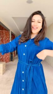 Alya Manasa Instagram - I dnt know why but I’m addicted to this song 🥰
Dubai la Kooda Namma Ooru dance thaan