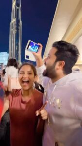 Alya Manasa Instagram - Wishing u all a very happy new year from @sanjeev_karthick @alya_manasa @touronholidays #newyear2023 #burjkhalifa #fireworks #dubai