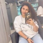 Alya Manasa Instagram - I’m @zazzlesalons Again came to Color my hair Wait for the change This time I wanted subtle than last time How many ever times I want I can do my hair Color @zazzlesalons bcoz they are using super cool products which will never damage my hair from Coloring
