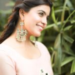 Amritha Aiyer Instagram - You know what’s elite ? Healing your emotional wounds without hurting or wounding others in the process 🥰 . 📸 - @karthikakphotography Wardrobe/ Styling - @labelswarupa Makeup & Hair - @arupre_makeup_artist Jewellery- @chennai.allcollections