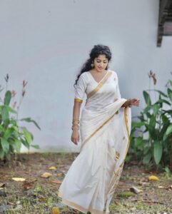 Anjali P Nair Instagram - Okay🙈 the last of the onam pictures 🙈🌸🌼 Photographer: @tonykvarghese