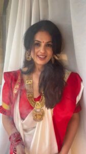 Anjana Sukhani Instagram - #HappyDussehra♥️🙏 
HNM @deeartistry9 
@kri.entertainment