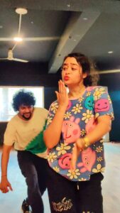 Apsara Rani Instagram - Bhoom Badhal Viral Step With @apsararaniofficial_ 🔥💥
•
•
•
#reels #bhoombadhal #apsararani #trendingreels #viral #reelsinstagram #reelitfeelit #southindiadance #dancereels
