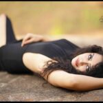 Apsara Rani Instagram - Let me distract you 👀❤️ . . . @andyphotography_official #outdoorshoot #apsara #apsararani #actorslife #actor