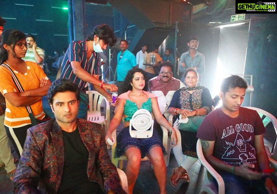 Apsara Rani Instagram - On set #behindthescenes 💃 . . . #apsara #apsararani #actorlife #onset #shoot #dancing #papathopailam #boombaddal RamojifilmCity-Hyderabad