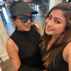 Archana Suseelan Instagram - So happy to meet the super positive, vibrant  and beautiful as always my @lekhamg chechi 🤗🤗🤗after so long