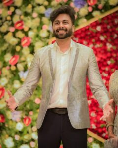 Ashwin Kumar Instagram - “Just don’t give up trying to do what you really want to do. Where there’s love and inspiration, I don’t think you can go wrong.” – Ella Fitzgerald

🥼- @anushaa13 
📸 - Sundar