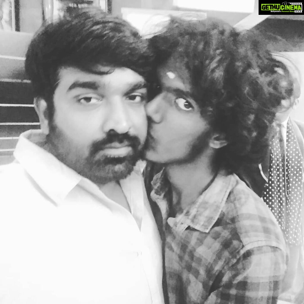 Bala Instagram - Wish you many more happy returns of the day to my one and only Thalaivaaaaaaa @actorvijaysethupathi Anna😘😘😘😘😘😘😘.love you to the core Thalaivaaaaaaa❤❤❤❤❤❤.Happy to be your fan forever Thalaivaaa 😍😍😍😍😍😍. This picture is taken 2years before sweet memories with thalaivar ❤ With love, Vettukilli Thalaivaa 😘