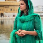 Barkha Bisht Sengupta Instagram - Day 2 of promotions started with blessings at the golden temple. #blessed #Mukhbir 11th Nov. @zee5 Wearing: @theworldofbhasha Styled by : @stylebyriyajn Jewellery: @outfitsbyriyajn Managed by : @silverbell.networks Golden Temple, Amritsar, India