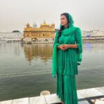 Barkha Bisht Sengupta Instagram - Day 2 of promotions started with blessings at the golden temple. #blessed #Mukhbir 11th Nov. @zee5 Wearing: @theworldofbhasha Styled by : @stylebyriyajn Jewellery: @outfitsbyriyajn Managed by : @silverbell.networks Golden Temple, Amritsar, India