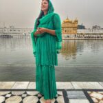 Barkha Bisht Sengupta Instagram - Day 2 of promotions started with blessings at the golden temple. #blessed #Mukhbir 11th Nov. @zee5 Wearing: @theworldofbhasha Styled by : @stylebyriyajn Jewellery: @outfitsbyriyajn Managed by : @silverbell.networks Golden Temple, Amritsar, India
