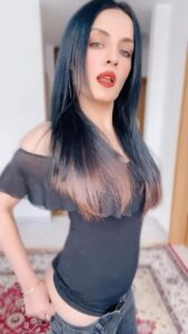 Celina Jaitly Instagram - Be a BADASSS with a good Asss …. Don’t let negative and toxic people rent space in your head. Raise the rent and kick them out.

#celinajaitly #celinajaitley #blackoutfit #iloveblack #toxicpeople #bollywood #indianactress #missindia #missuniverse #fitmom #hotmomma #hotmomsclub #mumbai #delhi #kolkata #hyderabad #austriangirl #germany #uk #usa #mauritius #australia #newzealand #empowering #positivity #badass #🪬#blackclover
