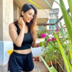 Chahatt Khanna Instagram - चलो क़िस्मत से कुछ पल चुरा लेते हैं , खुशियों के , चलो कुछ रंग सजा लेते हैं, खुशियों के 🌈🥀🌸☀️