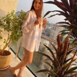 Chahatt Khanna Instagram - Its called magic light , if u see every day magic happens twice :) Every night ends with a day, wait for the sunrise 🌈 bdw does magic light works ? Or normal light pics are better ?? #stayhome #quarantine #quarantinelife #sunshine #love #teatime #movingontobetterthings Andheri West