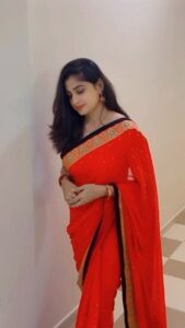 Chaitra Rai Instagram - Kallokosthav anukunna♥️😀

#kallokostavanukunna #telugu #hit #song #trending #trendingreels #trendingnow #trendingsongs #telugusongs #teluguactress #foryou #foryoupage #viral #viralvideos #viralpost #saree #thankful #chaithrarai17
