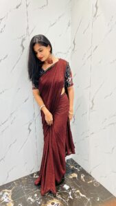 Chaitra Rai Instagram - Chamkeela angeelesi✨ ♥️

Beautiful saree & blouse: @mounika_vootla ♥️

#dasara #dasaramovie #chamkeelaangeelesi #newreels #trending #dance #saree #explore #reelitfeelit #telugu #trendingsongs #thankful #chaithrarai17