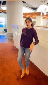 Chaitra Rai Instagram - 🤩

#reels #reelkarofeelkaro #reelitfeelit #reelsinstagram #trending #bgm #trendingreels #reelsindia #telugu #songs #telugusongs #oldisgold #timepass #thankful #chaitrarai17