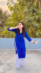 Chaitra Rai Instagram - Padadhe patellam♥️💙

#reels #reelsinstagram #reelitfeelit #reelkarofeelkaro #reelsvideo #reelsviral #reelstrending #explorepage #explore #thankful #sunday #sundayfunday #chaithrarai17