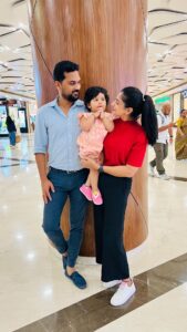 Chaitra Rai Instagram - Happy birthday to my one and only ♥️Thanks for being my soulmate and best friend.. Here’s to making a lifetime of memories together- Happy Birthday ♥️💐🧿👨‍👩‍👧
 
@prasannashetty17 @nishkashetty_official ♥️

#happy #happybirthday #happyday #wethree #together #forever #husbandandwife #baby #babygirl #blessed #life #lesson #trending #reelsinstagram #trendingreels #reelitfeelit #reelkarofeelkaro #reelsindia #couplereels #song #thankful #prasannashetty17 #nishkashetty #chaithrarai17
