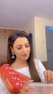 Chhavi Pandey Instagram - 🤣🤣🤣 #instareels #funnyvideos #funnyreels #reels #reelitfeelit #reelkarofeelkaro #trendingreels #trending #trendingoninstagram