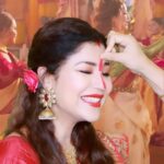 Debina Bonnerjee Instagram - ছোটদের জানাই শুভ বিজয়ার আমার আন্তরীক প্রিতি ও শুভেচ্ছা আর বড়দের জন্য আমার বিজয়ার প্রণাম। 🙏🏻 . #subhobijoya