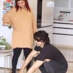 Debina Bonnerjee Instagram - Thought of doing this challenge right with a real life situation of ours. . Will you call me a hands on husband now 😉 . . . . #gurbina #debinabonnerjee #gurmeetchoudhary #reels #reelsinstagram #trendingreels #mondaymotivation
