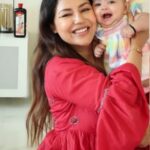 Debina Bonnerjee Instagram - मेरे जीवन का सब्से Happiest Moment था जब हमारी बेटी दिवीशा हमारे जीवन में आई । 🥰 और तब से मेरी सबसे बड़ी ज़िम्मेदारी बन गई है उसकी सेहत और विकास का ख्याल रखना। इसीलिए मेरी माँ के सुजाव से मैं मेरी बेटी को रोजना देती हूं Dabur Lal Tail की #GrowthWaliMassage, जिस्से होती है उसकी 2x तेज शारीरिक विकास और उसकी त्वचा बनती है soft and glowing 🤩 आप भी अपने बच्चों को दे #GrowthWaliMassage with Dabur Lal Tail 💪 #Dabur #Daburindia #2xgrowth #DaburLalTail #BabyMassageOil #MassageOil #indiasno1ayurvedicbabymassageoil #2XFasterPhysicalGrowth #growthwalimassage #ad . . @daburlaltail