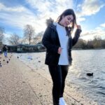 Debina Bonnerjee Instagram - Every day is a blessing. And I don’t forget to count my blessings. . This is the best feeling when you spend time with nature breathing in fresh air and playing with these ducks. 🦢🦆 . #hydepark #closetonature London, United Kingdom