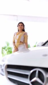 Delna Davis Instagram - 6 million! Stay tuned #onam2022 #onam 
.
Celebrate this Onam with @mahalaxmiadyar 
.

.
Mua @kalaiartistry 
.
Hairstylist @red_makeover 
.
Customised #keralasaree @kanmani_fashion_world 
.
📸 @dhanush__photography