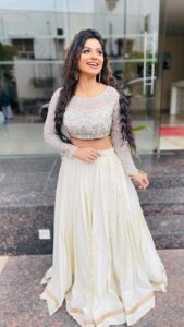 Delna Davis Instagram - customised beautiful outfit from @sanas_bridalboutique 
.
Mua @kalaiartistry 
.
Hairstylist @red_makeover