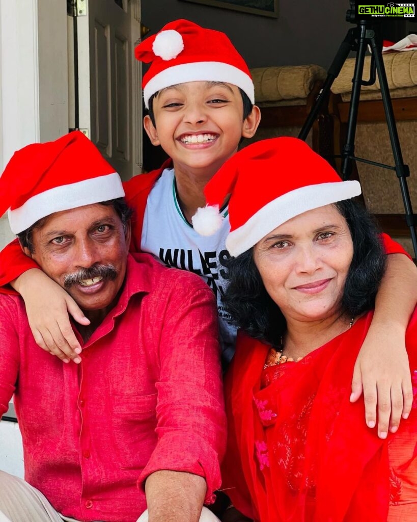 Dhanya Mary Varghese Instagram - Our Christmas Day snaps. It’s really a lovely day. We had that much fun and joy together.❤️❤️ #johnjacob #dhanyamaryvarghese #family #christmas